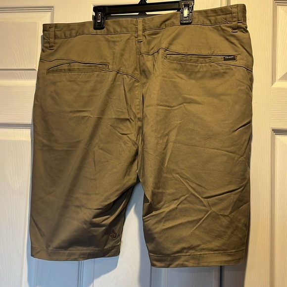 Men’s Volcom shorts - Picture 3 of 3